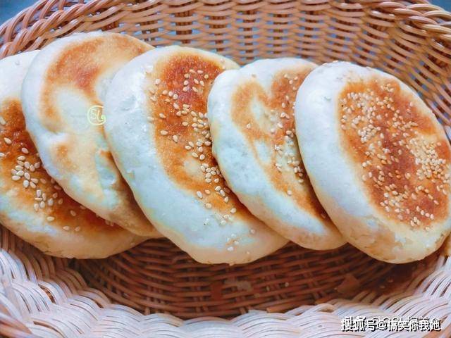 做法|麻酱烧饼在家做，无技巧无难度，外酥里软又多层，越吃越香