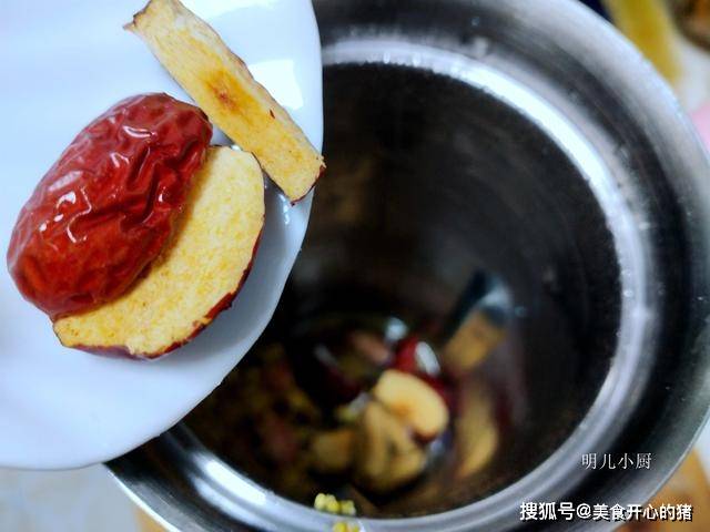 美食|冬季早起十分钟，五种食材搅一搅，营养不输牛奶，脾胃越来越好