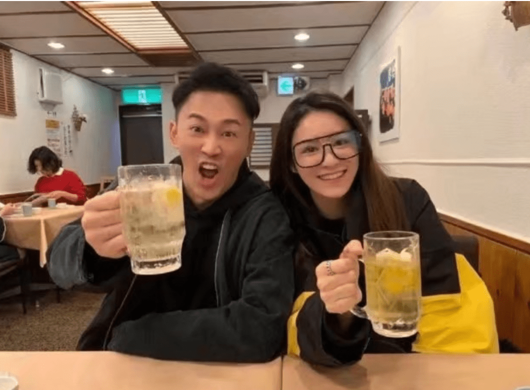 网友|张馨月前百元穿搭被赞节俭,吴千语后晒高奢潮装吸睛,火药味太浓?