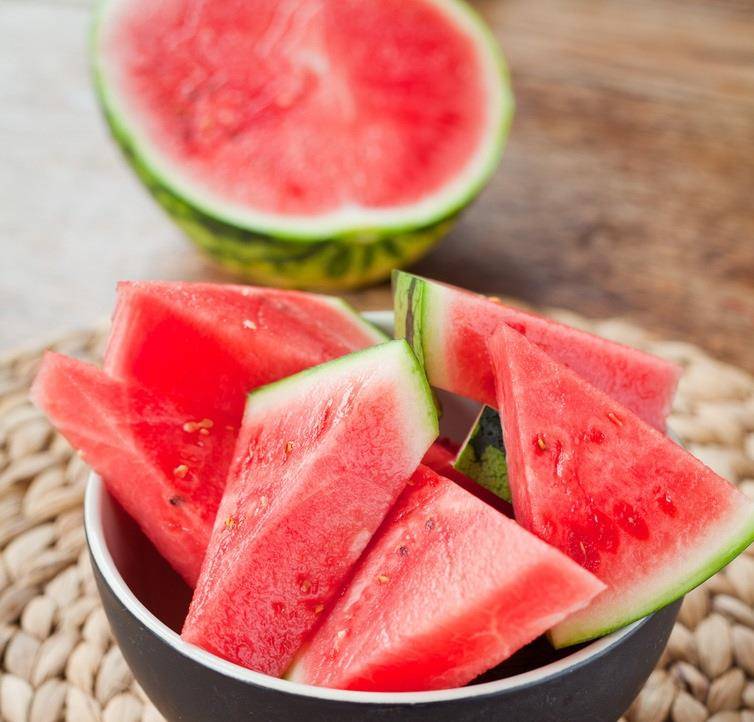 肠胃|坐月子吃水果有讲究，产妇做到“6吃4不吃”，营养充足恢复好