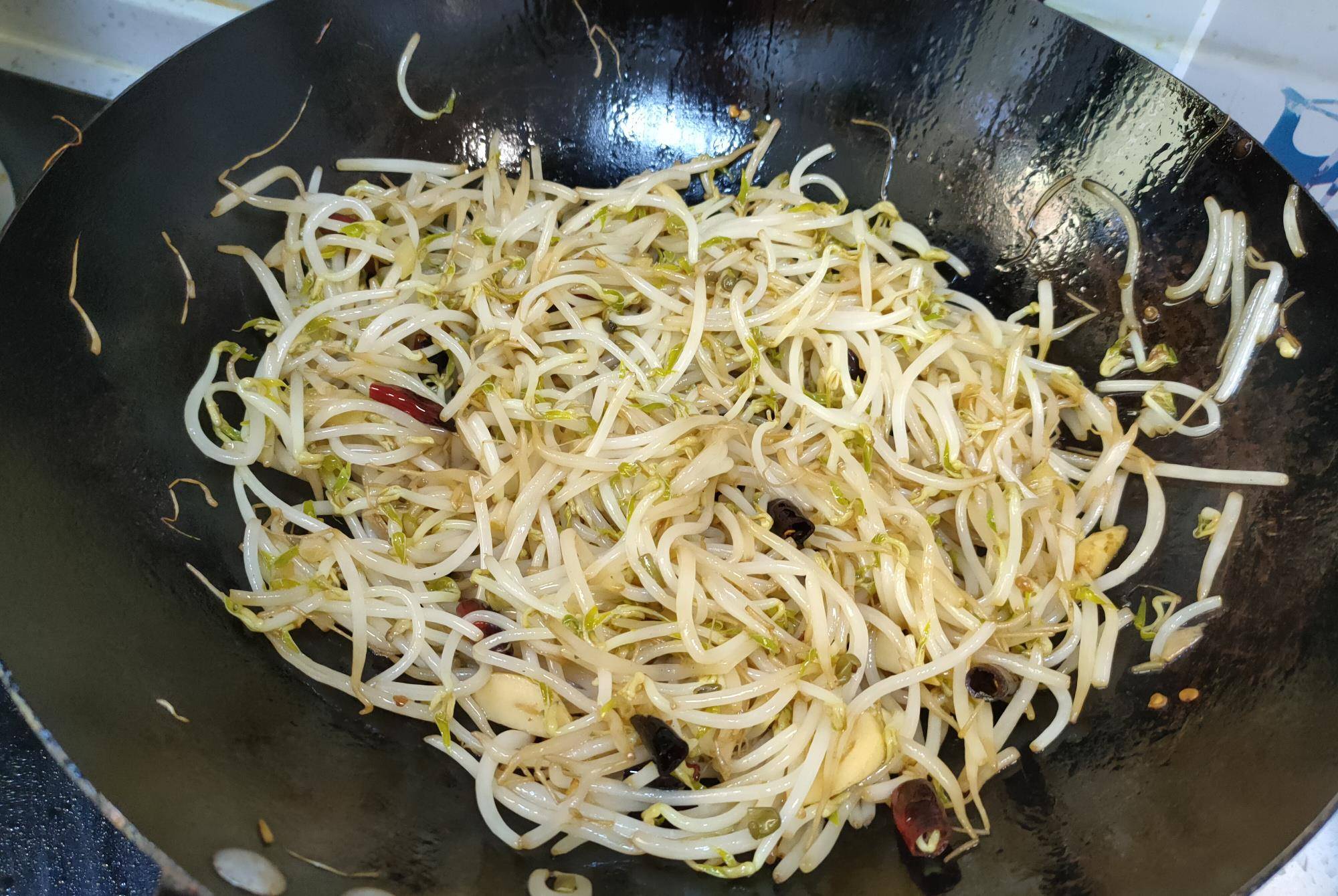 如何炒豆芽不出水 d5841f2c5d86432ba0bfa0641a903806.jpeg