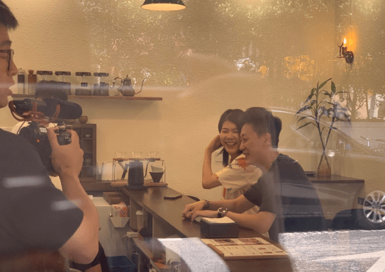 王勉|杨笠王勉分手?杨笠与小鲜肉约会喝咖啡,男生撞脸六小龄童