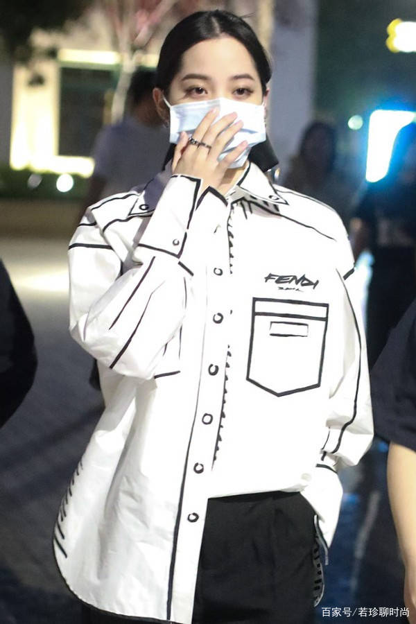 显得|欧阳娜娜的搭配太值得学习了，穿的衣服复古还显瘦，谁穿谁好看