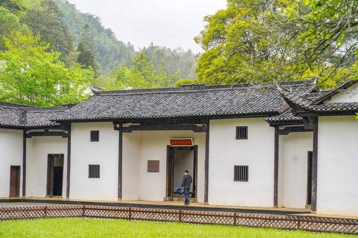 大井作为井冈山大小五井一带最大的村庄,地处井冈山的腹地,青山环绕