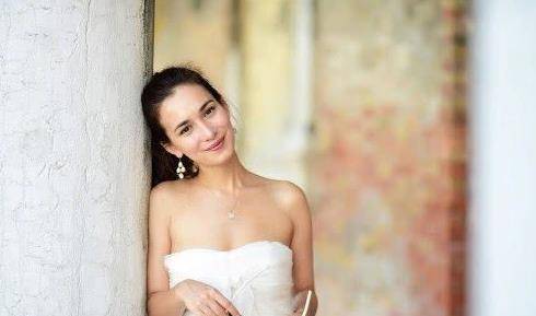 因为|曾被吴京邀请出演《战狼2》，因片酬低拒绝，今没人认识她