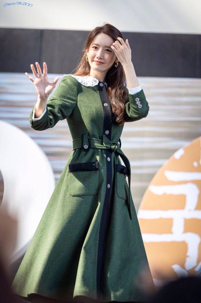 仙女|林允儿4组造型惊艳红毯，行走仙女海报，可甜可酷，不愧国民女神