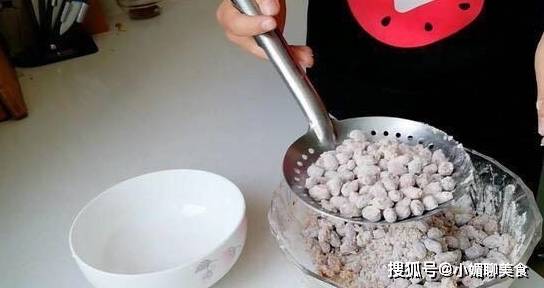 做法|花生米不要再炸着吃了,无油无火,花生米加鸡蛋,嘎嘣脆,超级香