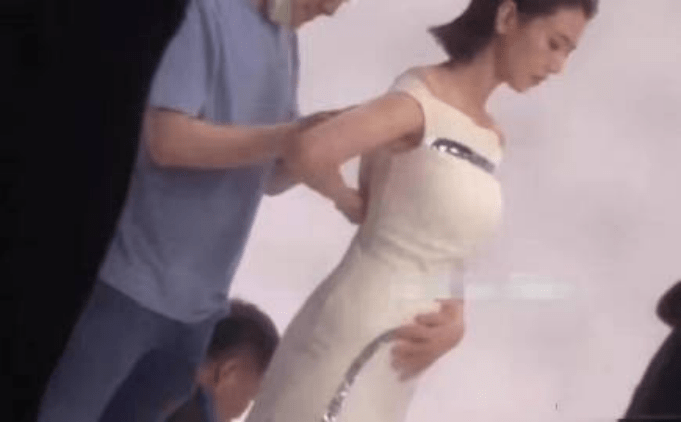 女神|41岁高圆圆小腹微隆，疑二胎实锤，个人视频中曾出现孕妇产品