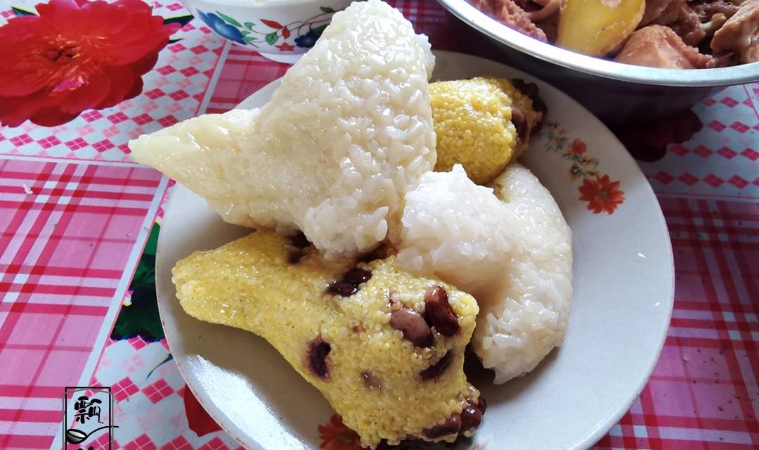 小时候|住娘家,老妈不到5点早起,炖了两锅肉,早餐组合让人哭笑不得