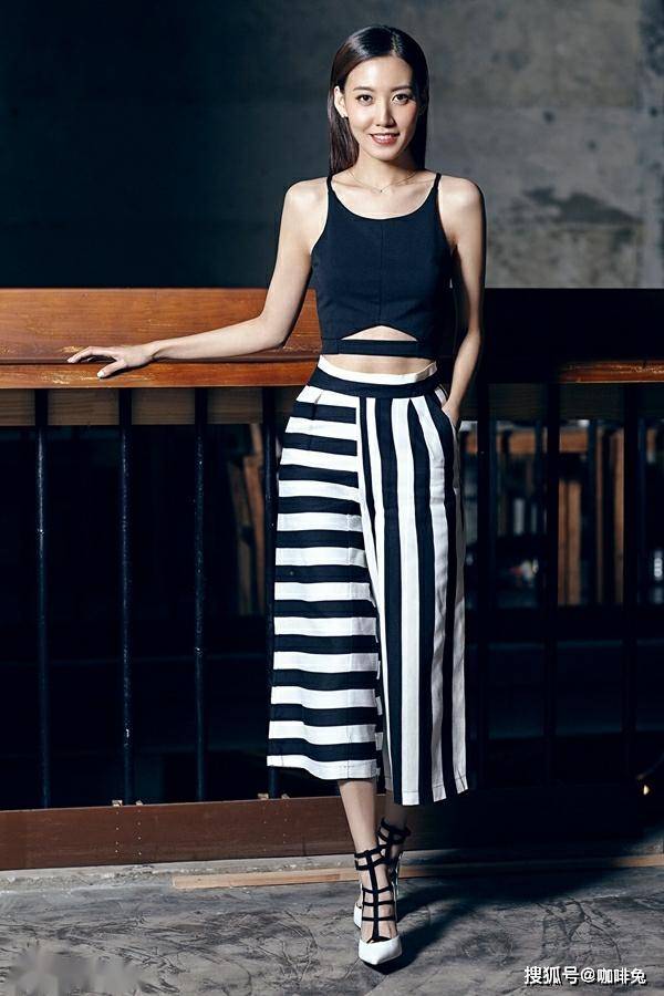 黑色|林小娘高露，出道20年零绯闻，穿搭时尚，清新又优雅很有型