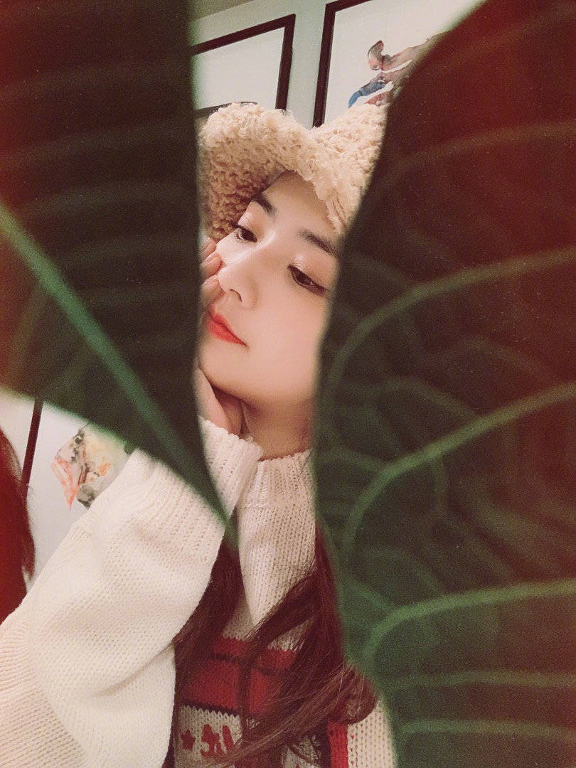 卫衣|徐璐真是被张铭恩宠成小公主，穿搭越来越甜美可爱，少女感十足