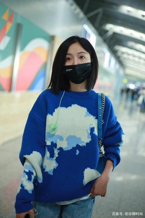 吴宣|吴宣仪的长相真甜美，穿的普通气质依旧迷人，可惜鞋子选错太减分