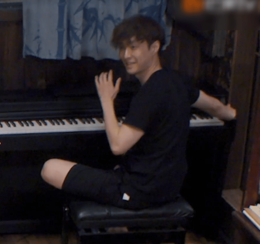 张艺兴钢琴曲谱_扫黑风暴张艺兴(4)