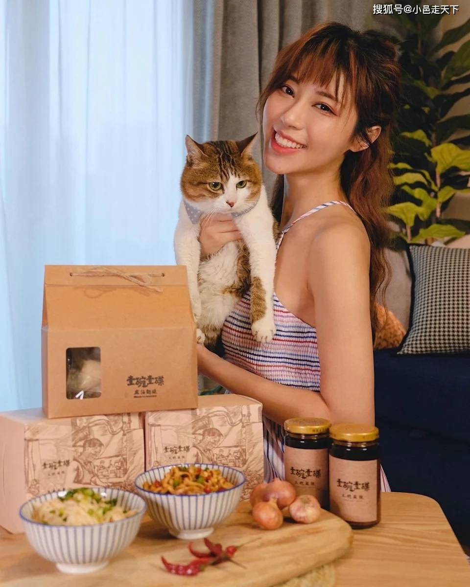 同拍拖14年初恋男友拉埋天窗前「东张女神」 - 林泳淘相集