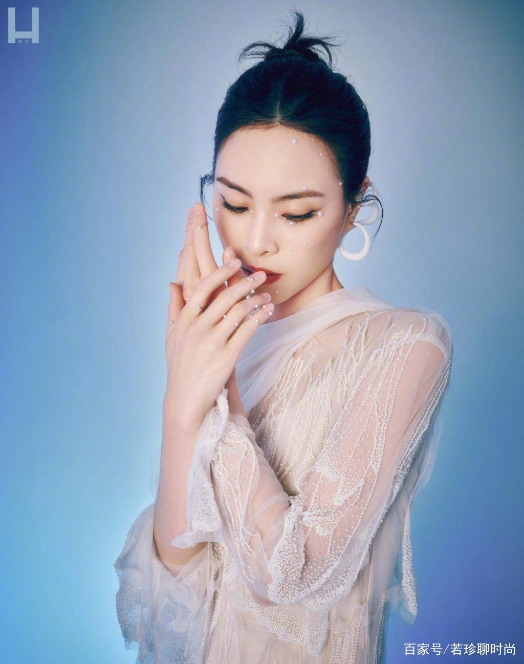 设计|吴敏霞不愧是奥运冠军，退役后活的更潇洒，写真照美的不像35岁