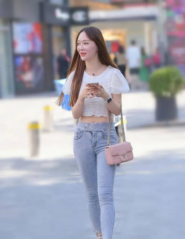 设计|轻熟可爱的美女,穿搭蓝色连衣裙,唯美动人
