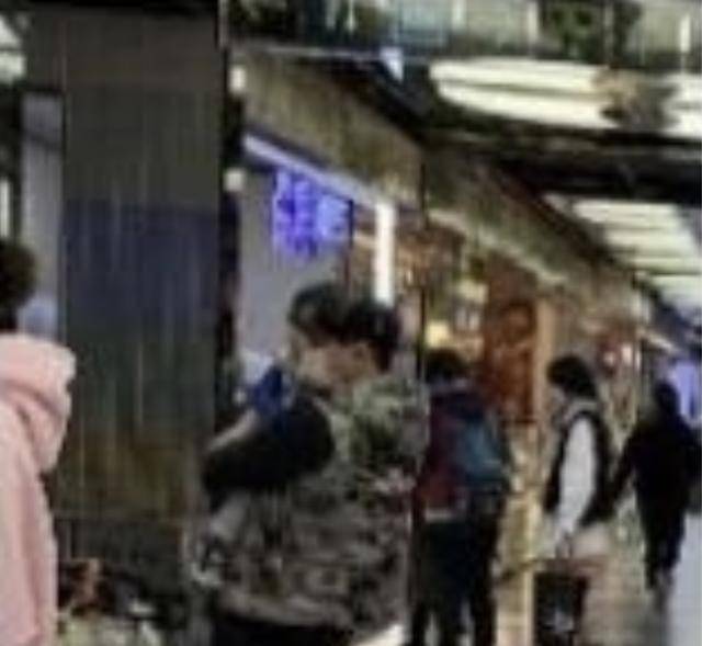 交流经验|刘诗诗吴奇隆深夜约会，老婆爱吃美食，吴奇隆主动与店家交流经验