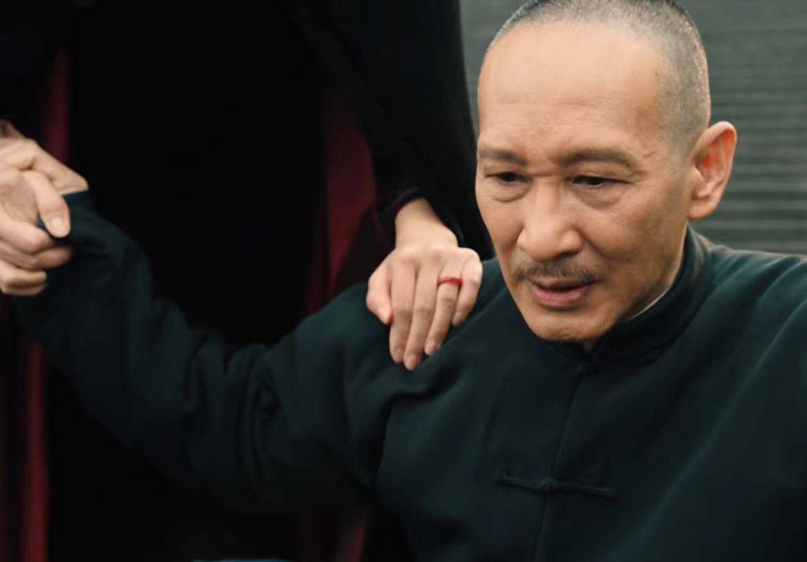 大决战细节处理加分王劲松无疑是饰演老蒋最成功的演员之一