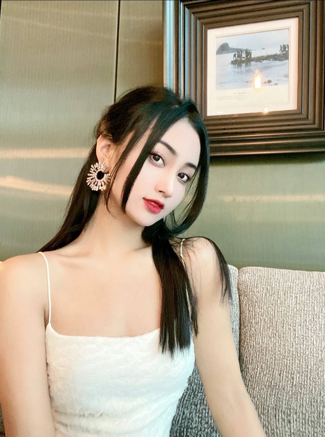 女网红自曝和演员郭麒麟发生关系 晒出私密聊天