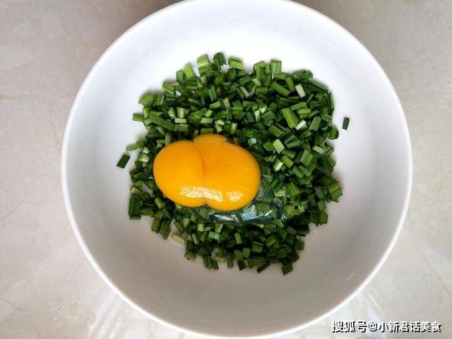 盒子|早餐吃这饼，不用和面不脏手，几分钟就做好，比韭菜盒子好吃多了