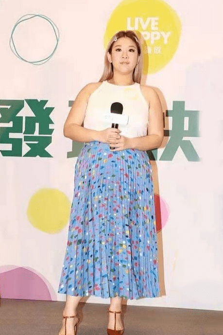 设计|郑欣宜真有勇气，180斤体重还敢穿紧身背心，珠圆玉润美得很富态