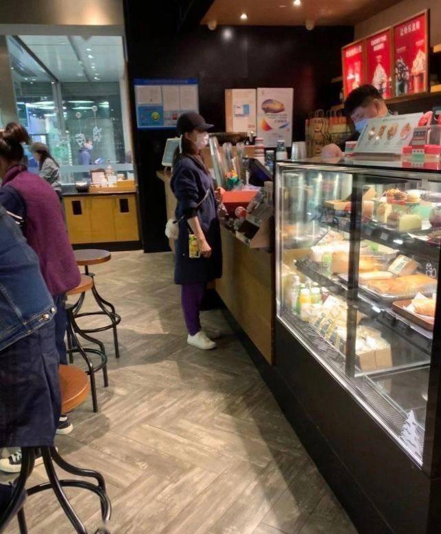 交流经验|刘诗诗吴奇隆深夜约会，老婆爱吃美食，吴奇隆主动与店家交流经验