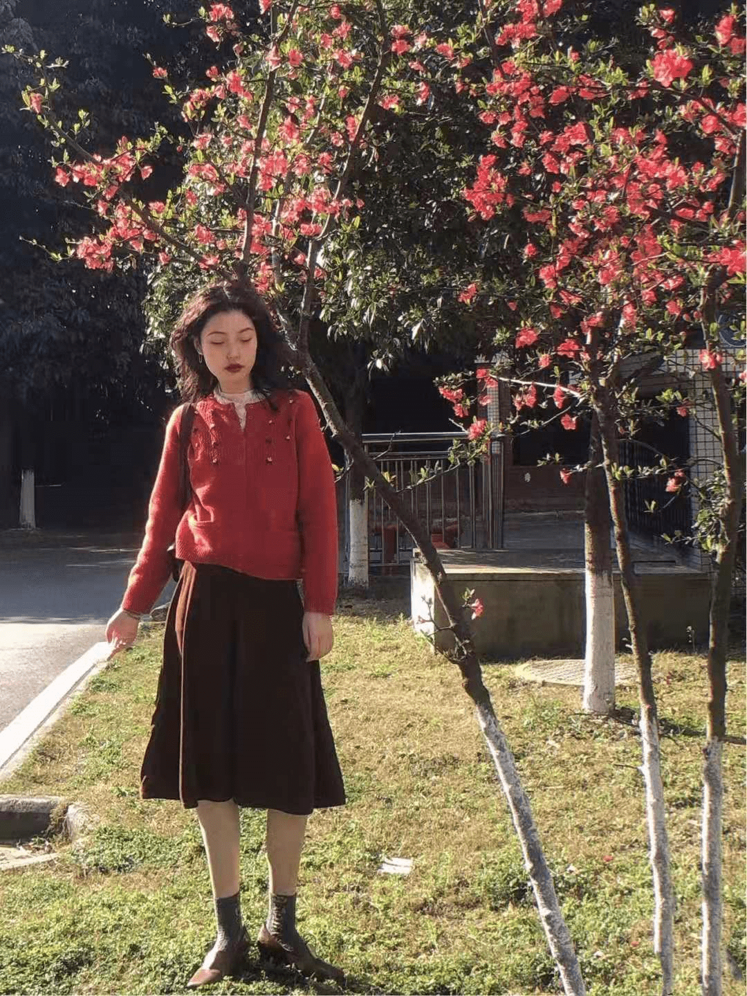 色调|拒绝黑色，暖夏这几种“复古色穿搭”受欢迎，高级摩登又提气质