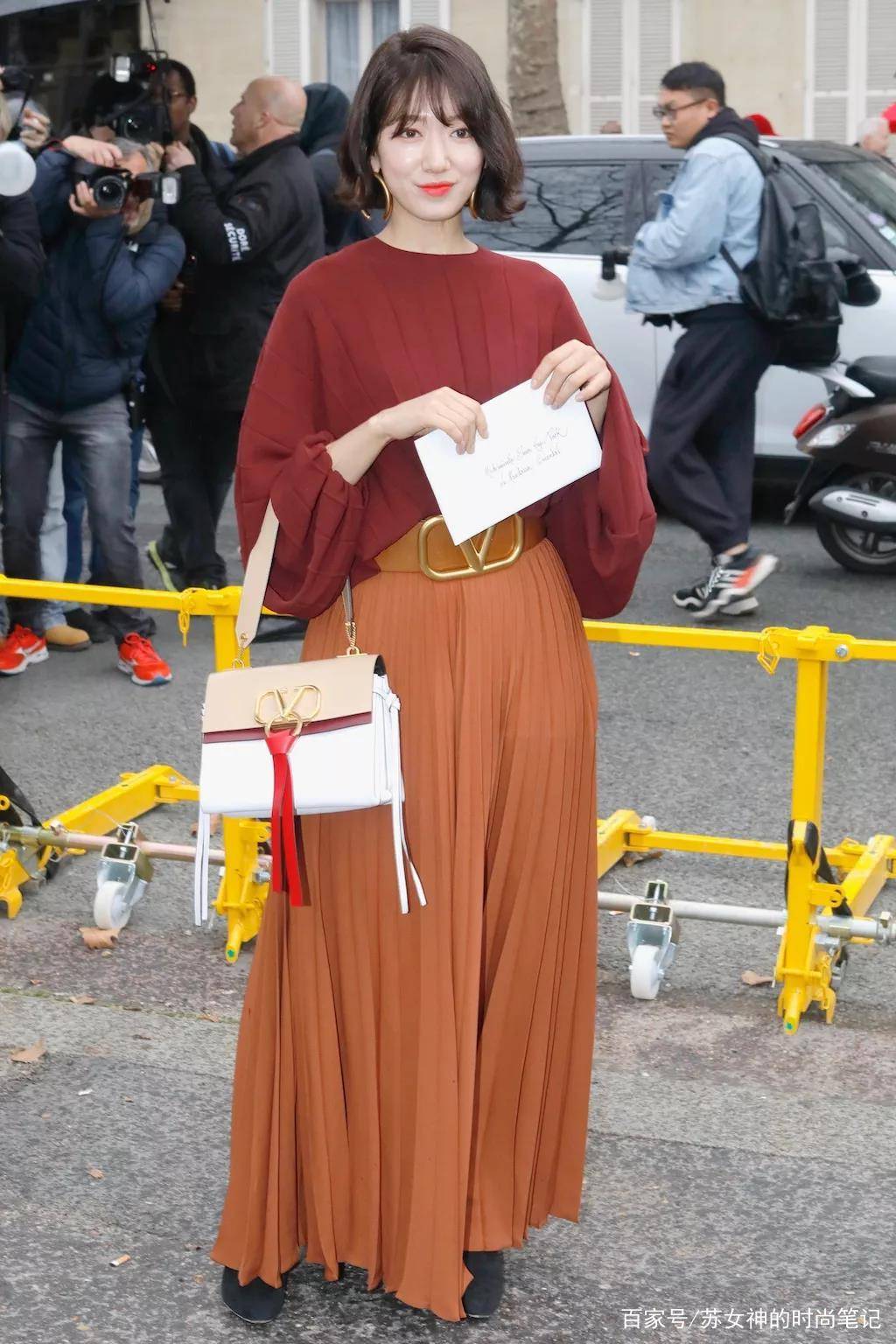 整体|今年超流行“撞衫”穿法，学学明星这样穿，时髦又洋气，谁穿谁美