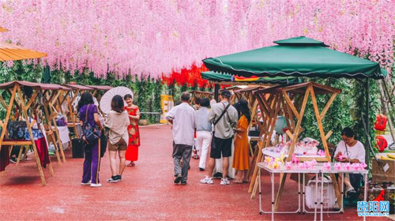 主题|穿汉服可免费！贵阳青岩古镇开启“大明志荟·穿越青岩”游园活动