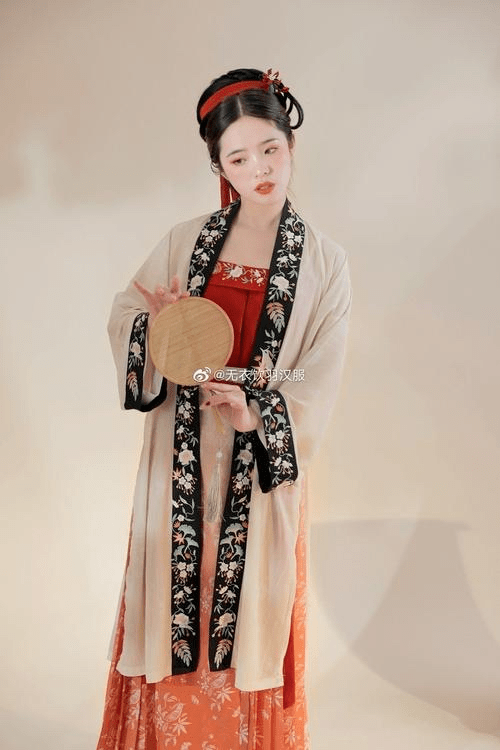夏天|夏季穿汉服总是闷热不透气？试试这样混搭，既清凉又仙气十足！