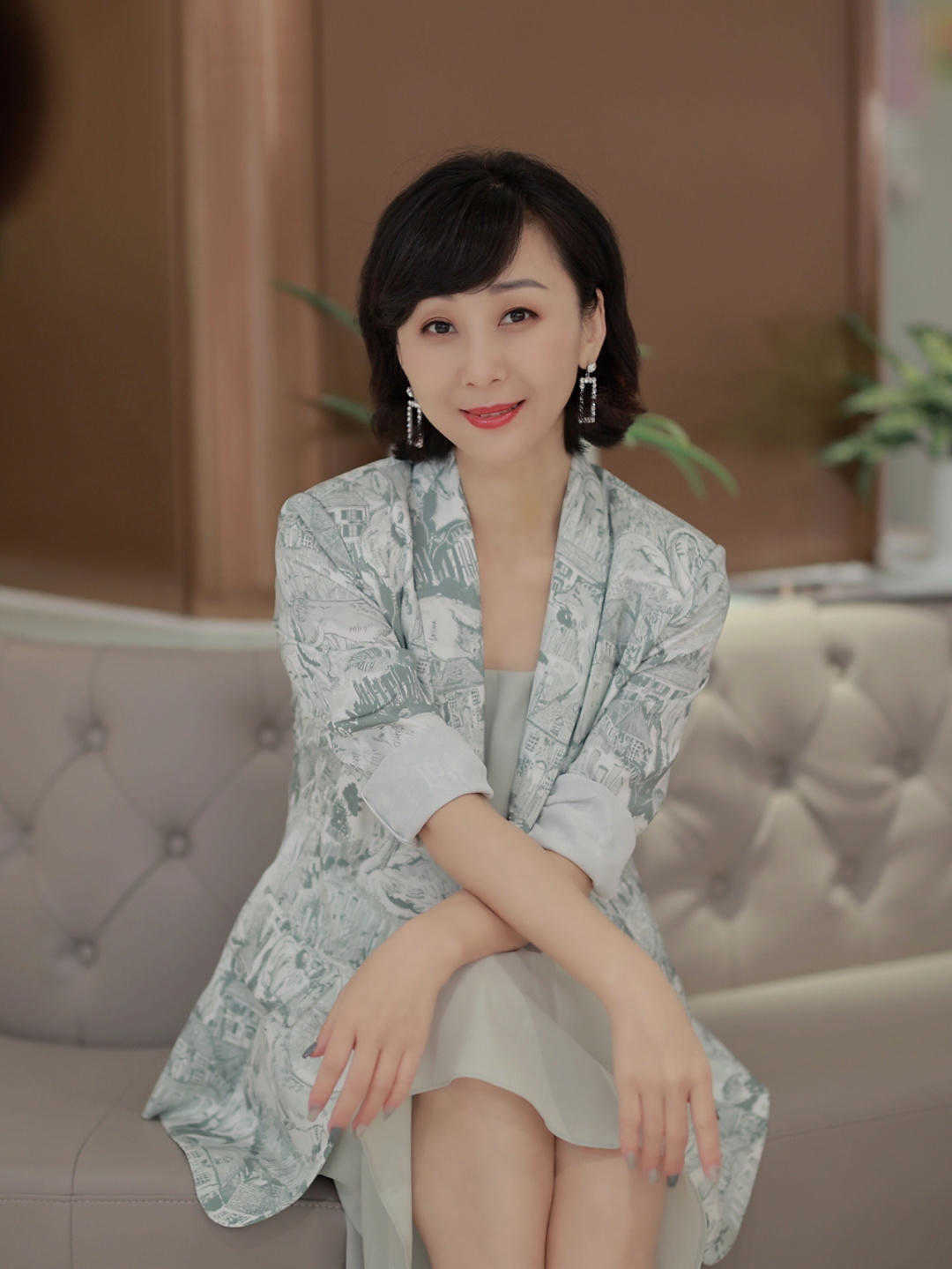 黑色|成熟女人的气质，穿搭温柔又优雅，简约又不简单