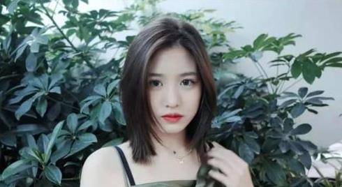 傲人|汪峰与前妻的女儿，长相清纯身材傲人，穿黑色衬衫好成熟不像16岁