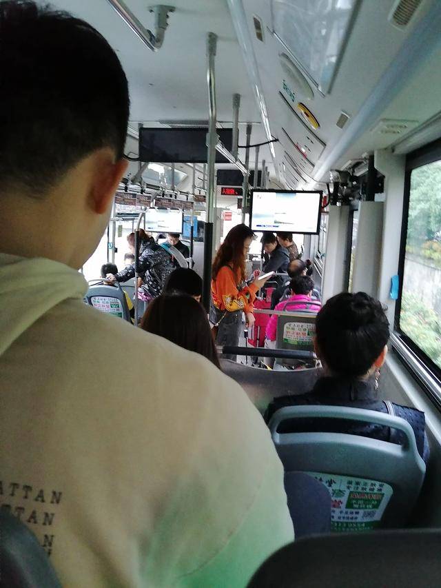 多少岁不能开公交车 1fe0c973a34747f68fc3473a5c38e130.jpeg