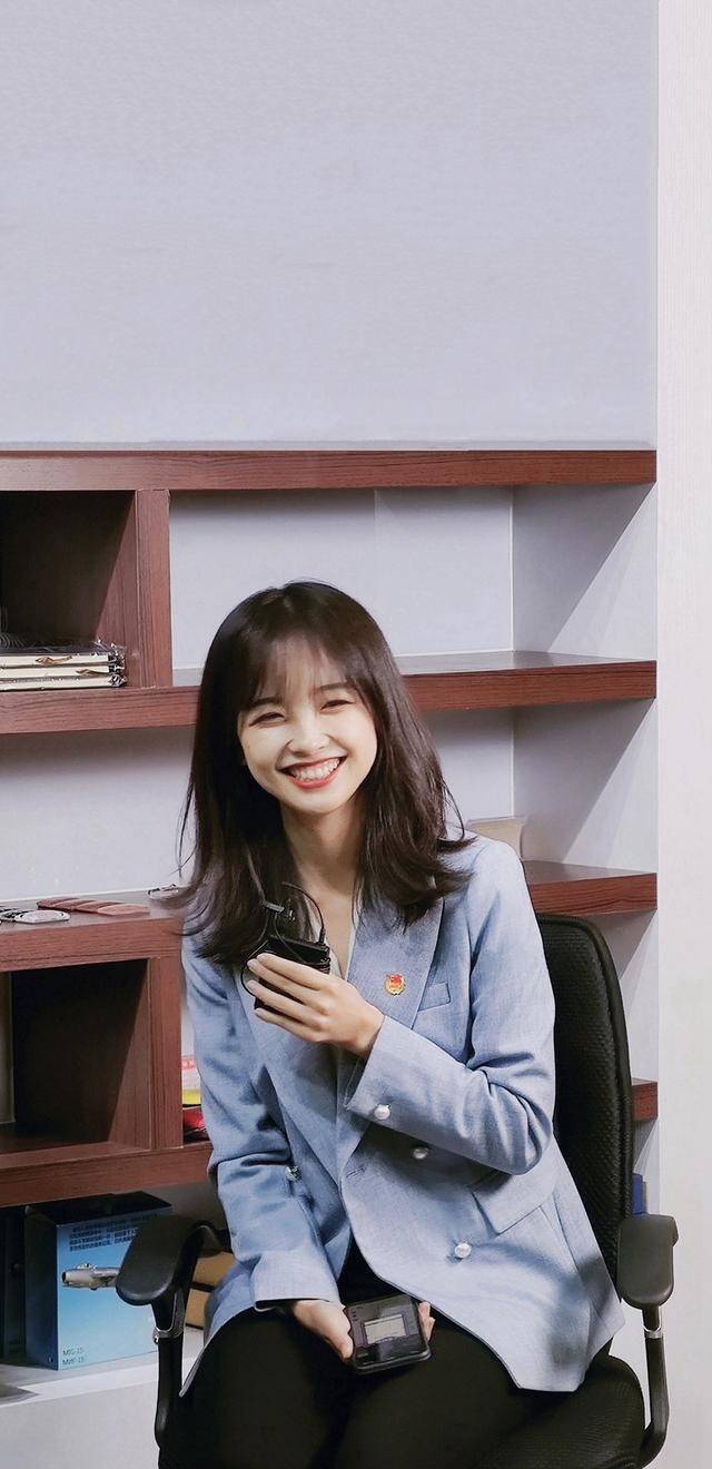 李思思|王冰冰的小方脸感觉真挺可爱，与瓜子脸的李思思同框，都挺美