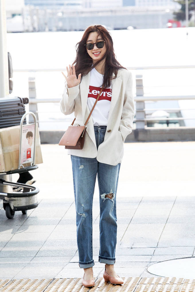 档次|女生去约会,最好别穿这4双鞋,廉价又掉档次,男生看了特讨厌!