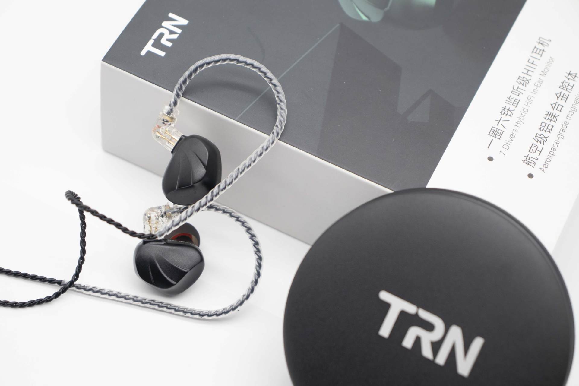 全新圈铁架构:在硬件配置方面,trn-vx耳机采用的是定制10mm的双磁路