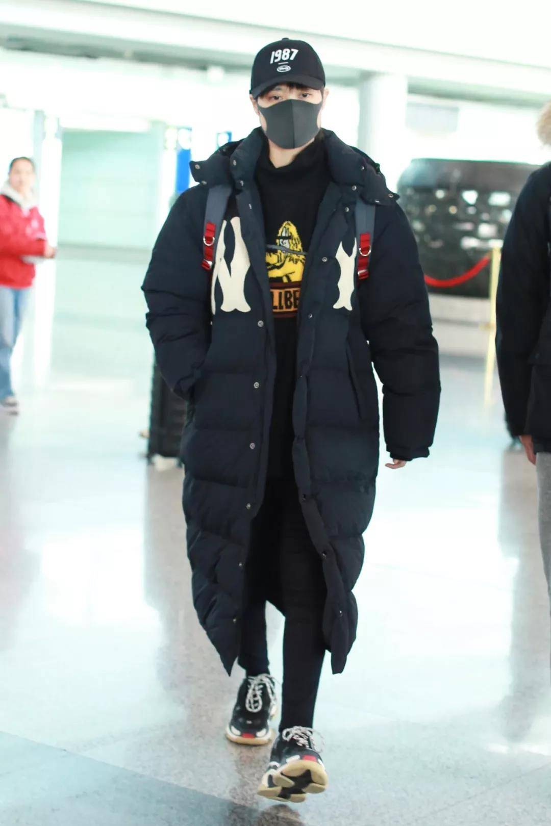 颜色|大衣已经不吃香了,现在流行的是这件羽绒服,保暖洋气,明星都爱