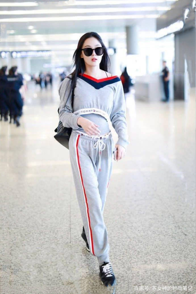 衬衣|女人过了三十岁，最好别卫衣配牛仔裤，学张馨予的6套穿法，超美