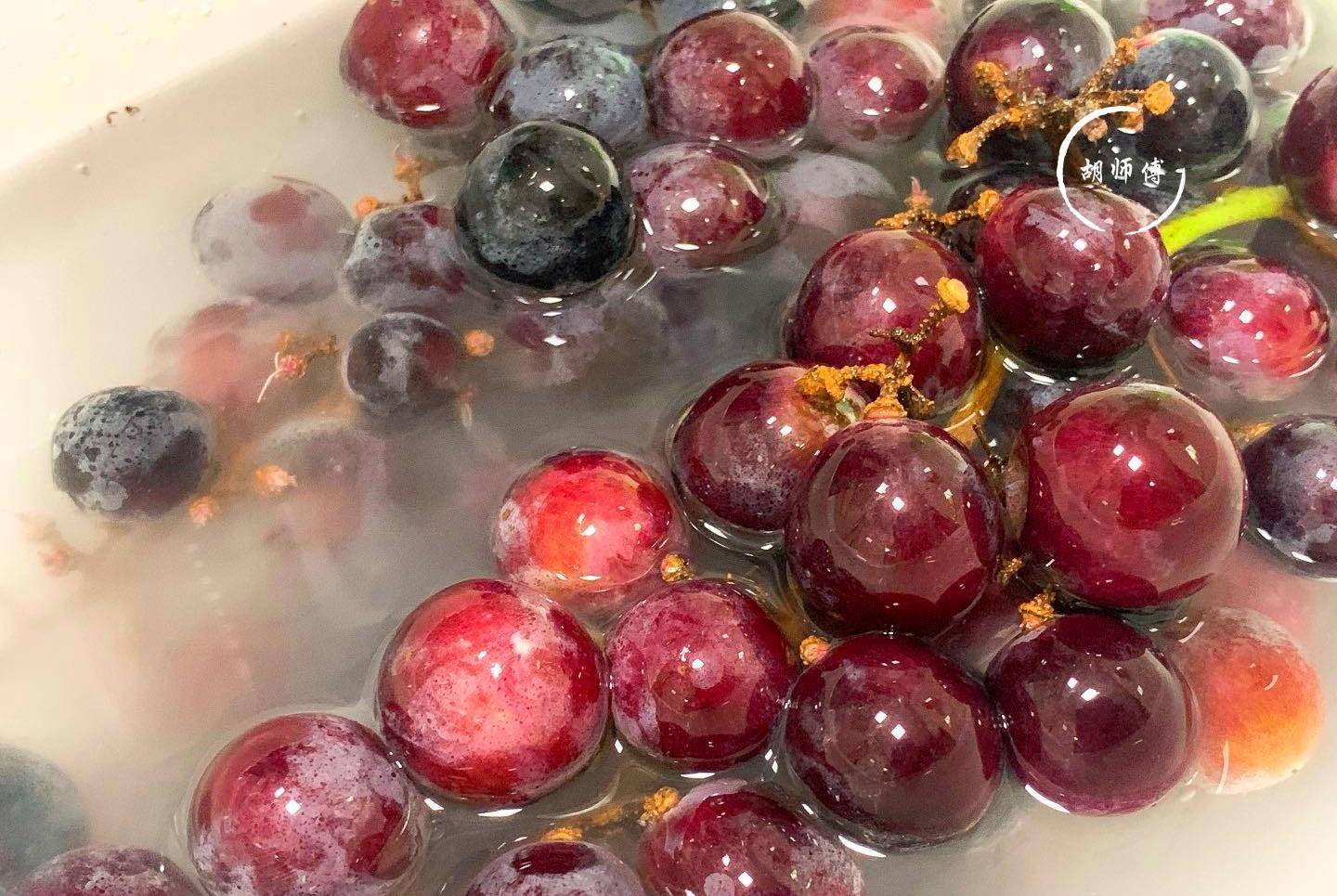 因为|做葡萄酒时,洗净的葡萄别直接撒糖!多加1步,酒更香醇还不涩口
