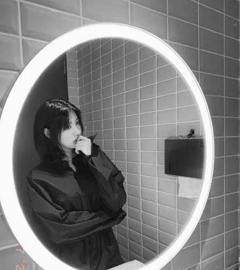 傲人|汪峰与前妻的女儿，长相清纯身材傲人，穿黑色衬衫好成熟不像16岁