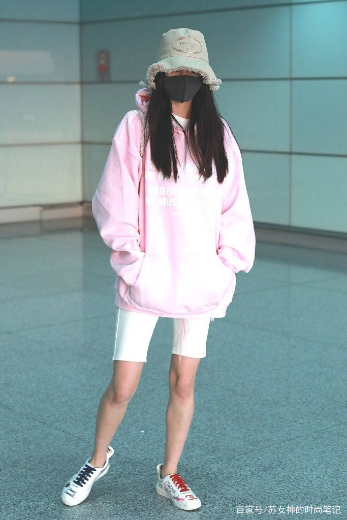 jennie|卫衣下面最好别搭打底裤，瞧瞧下面明星这样穿，舒适洋气又显瘦！