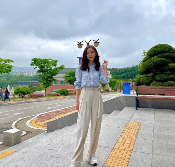 花样|别看阔腿裤+平底鞋的搭配“朴素”，其实它们俩花样可多了！