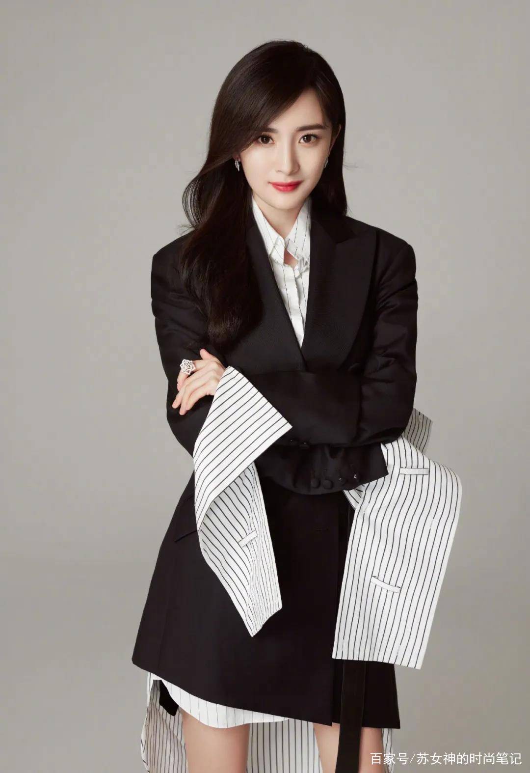 黑色|最近火了一件上衣，叫“男友衬衫”，高级又时尚，不少明星都在穿