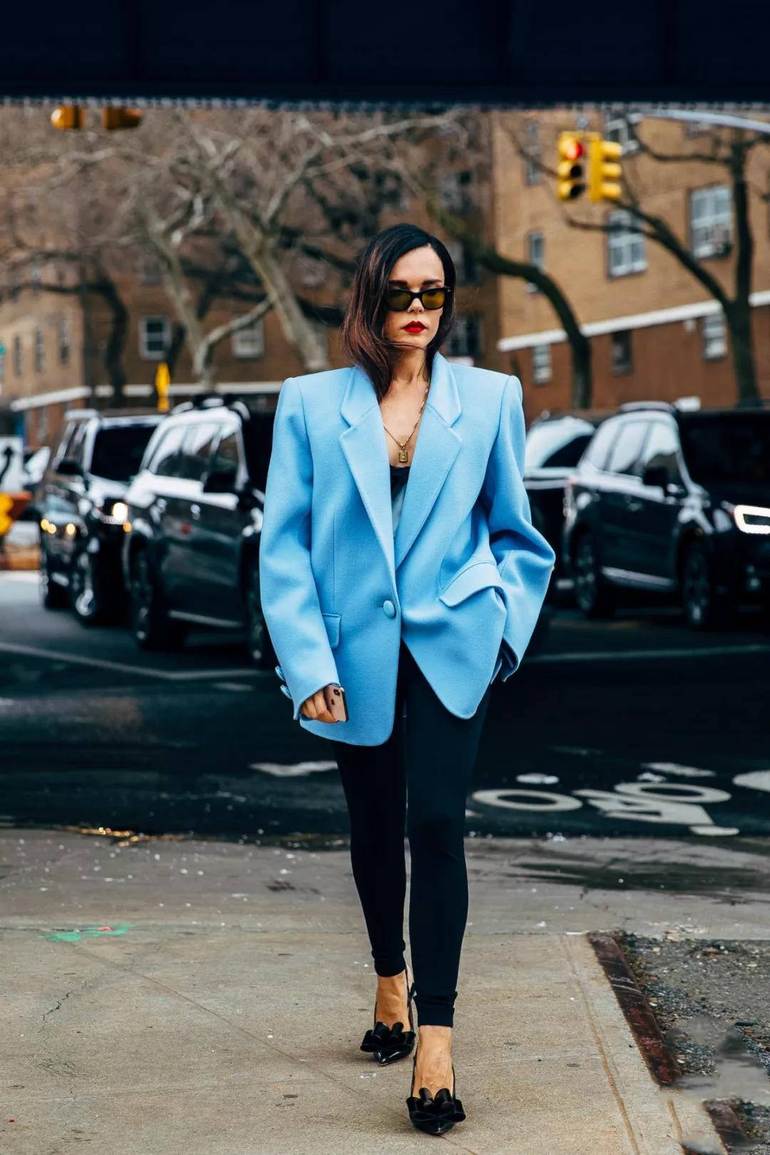 女生|别穿无痕靴了,2021流行这双“笔尖鞋”,优雅显腿长,女人味十足