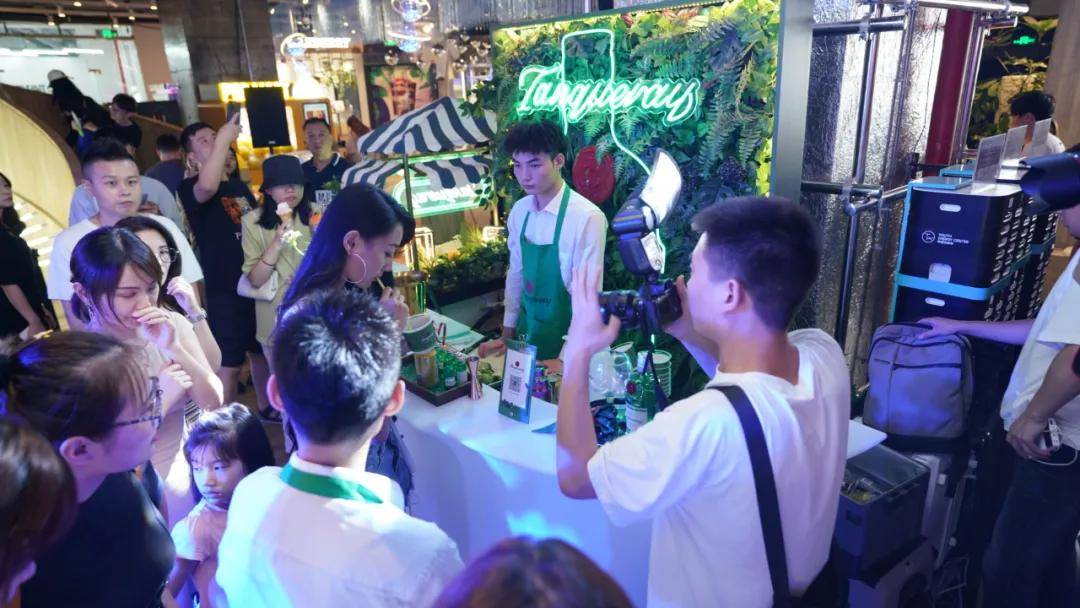 淮海|TX淮海再起潮流新风尚,手机天猫潮搭案上海首展,人潮汹涌!