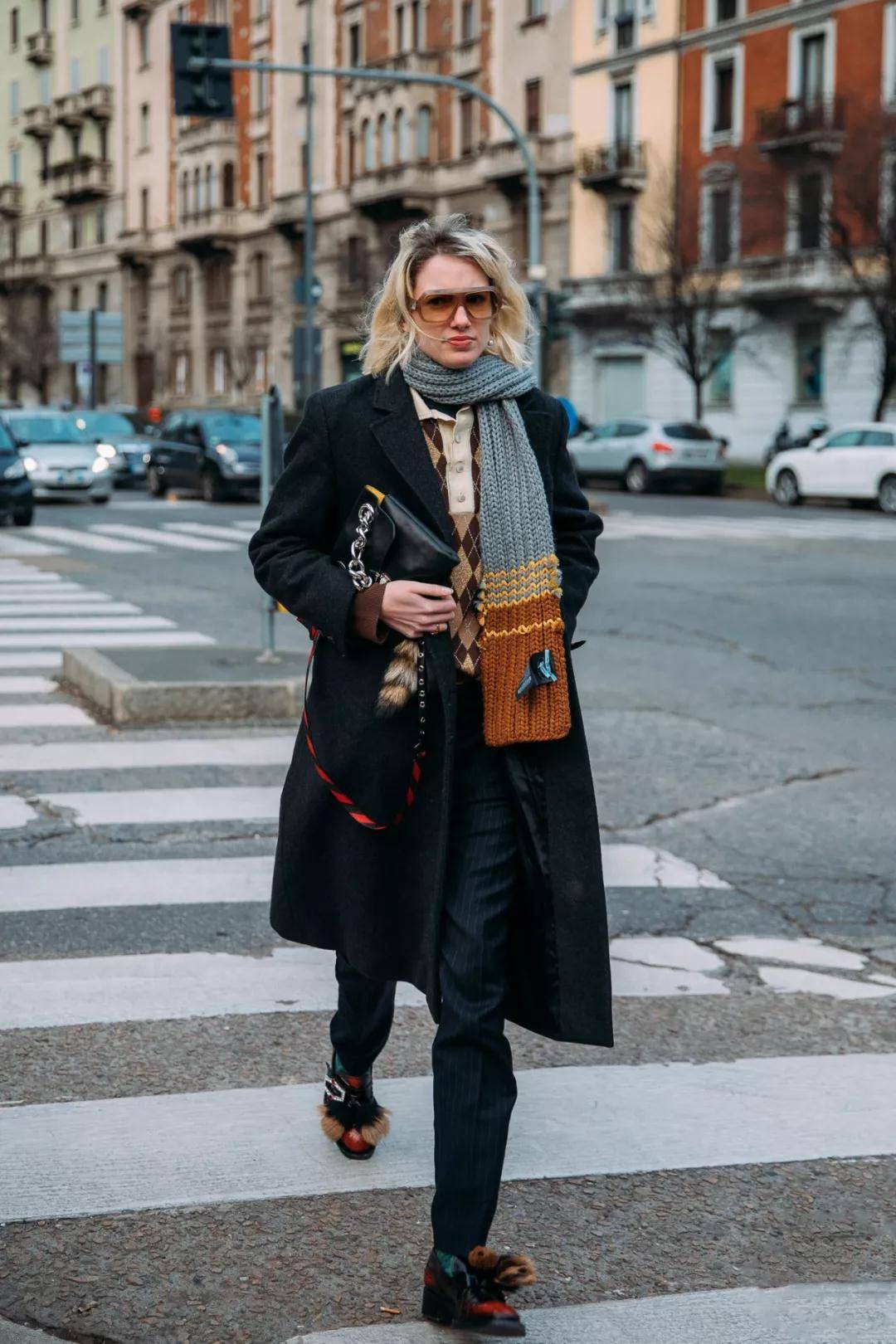 种系|大衣这么上档次,别让围巾减了分!试试这几种系法,高级又洋气