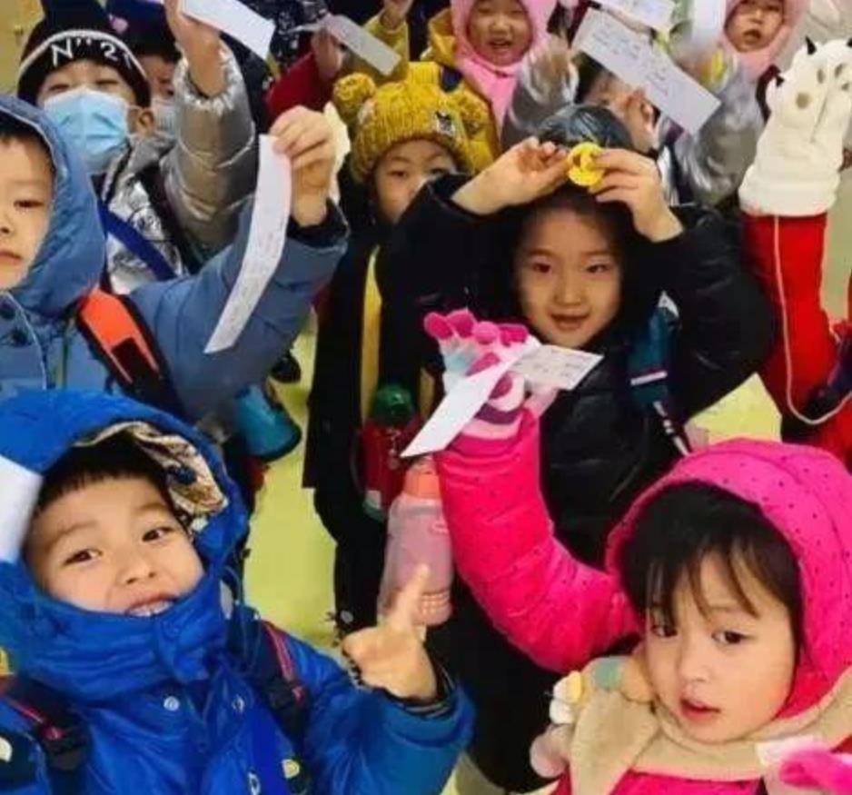 奖励|宝宝拿着''工资条''回家,幼儿园设岗签劳动合同,月薪1元