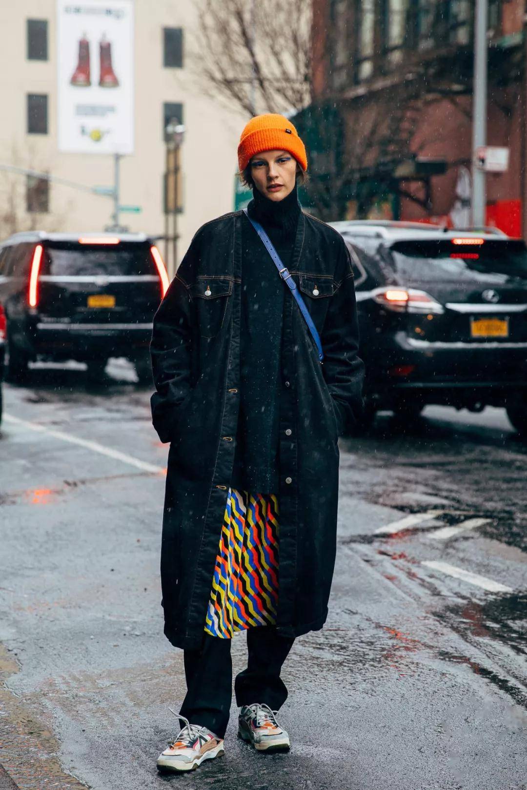 新潮|夏季如何穿的出彩？试试“大衣+帽子”的搭配，时髦新潮一手抓！