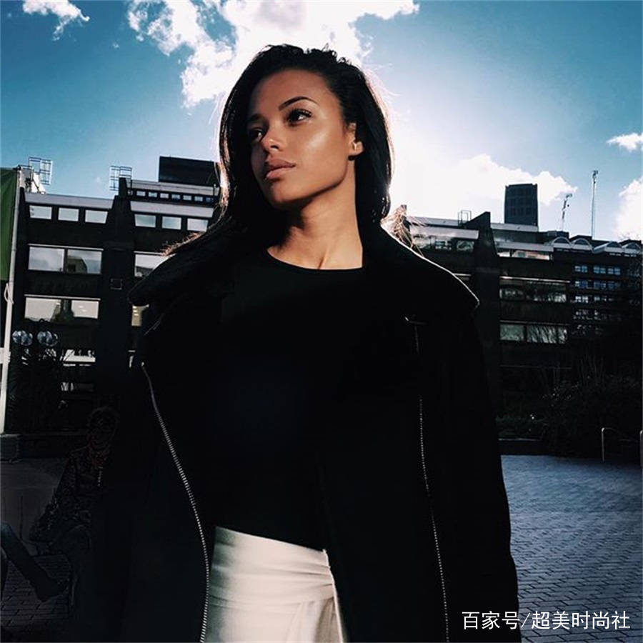 年代|“暮光女”加盟新版《霹雳娇娃》？土气豹纹造型遭网友无情吐槽