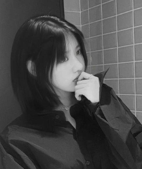 傲人|汪峰与前妻的女儿，长相清纯身材傲人，穿黑色衬衫好成熟不像16岁
